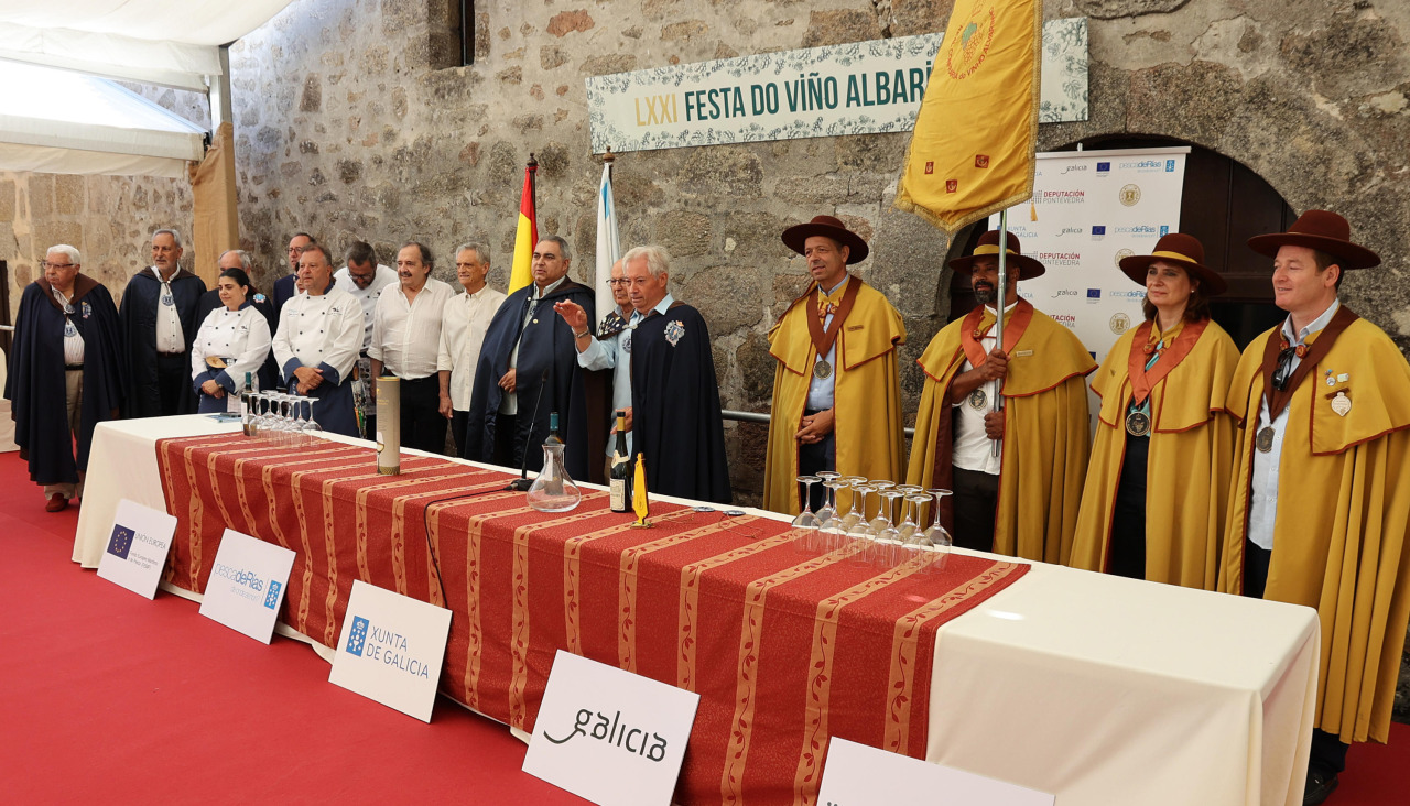 El desarme Capítulo Serenísimo do Albariño cofradía vino monçao melgaso