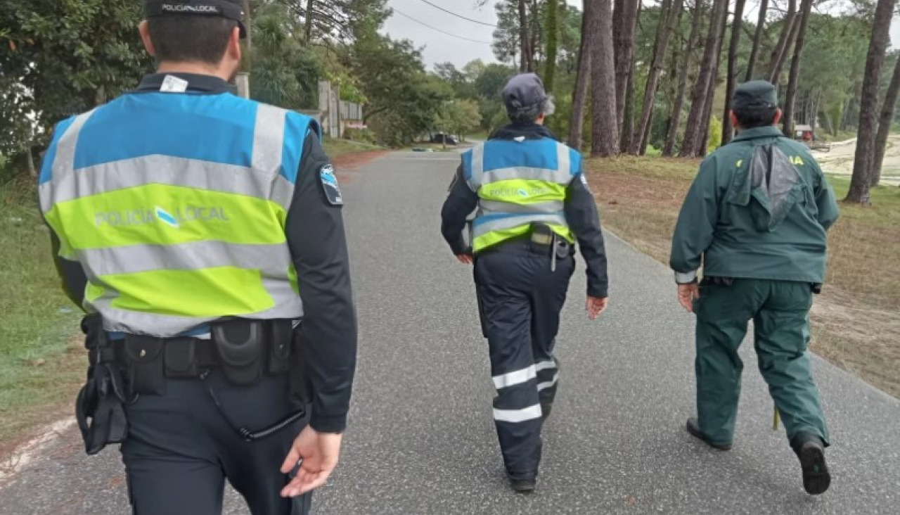 Guardias civiles y policu00edas locales participaron nuevamente en las labores de rastreo @ Chechu Ru00edo