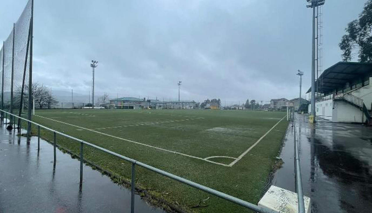 Agua campo futbol