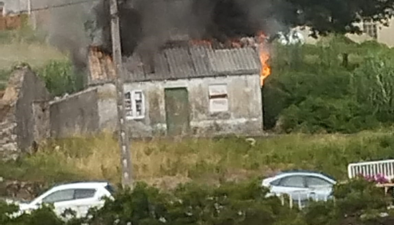 Incendio casa abandonado Boiro