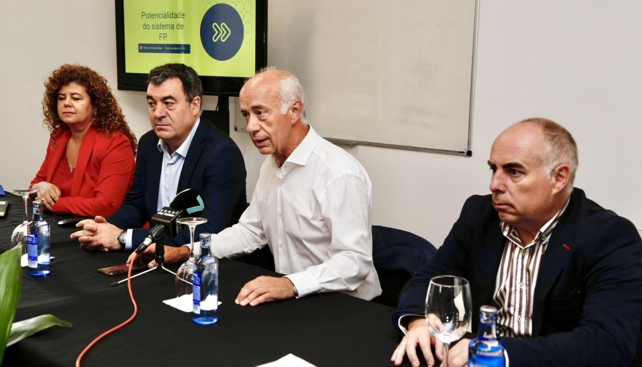 Alcalde vilanova y conselleiro educación román rodríguez