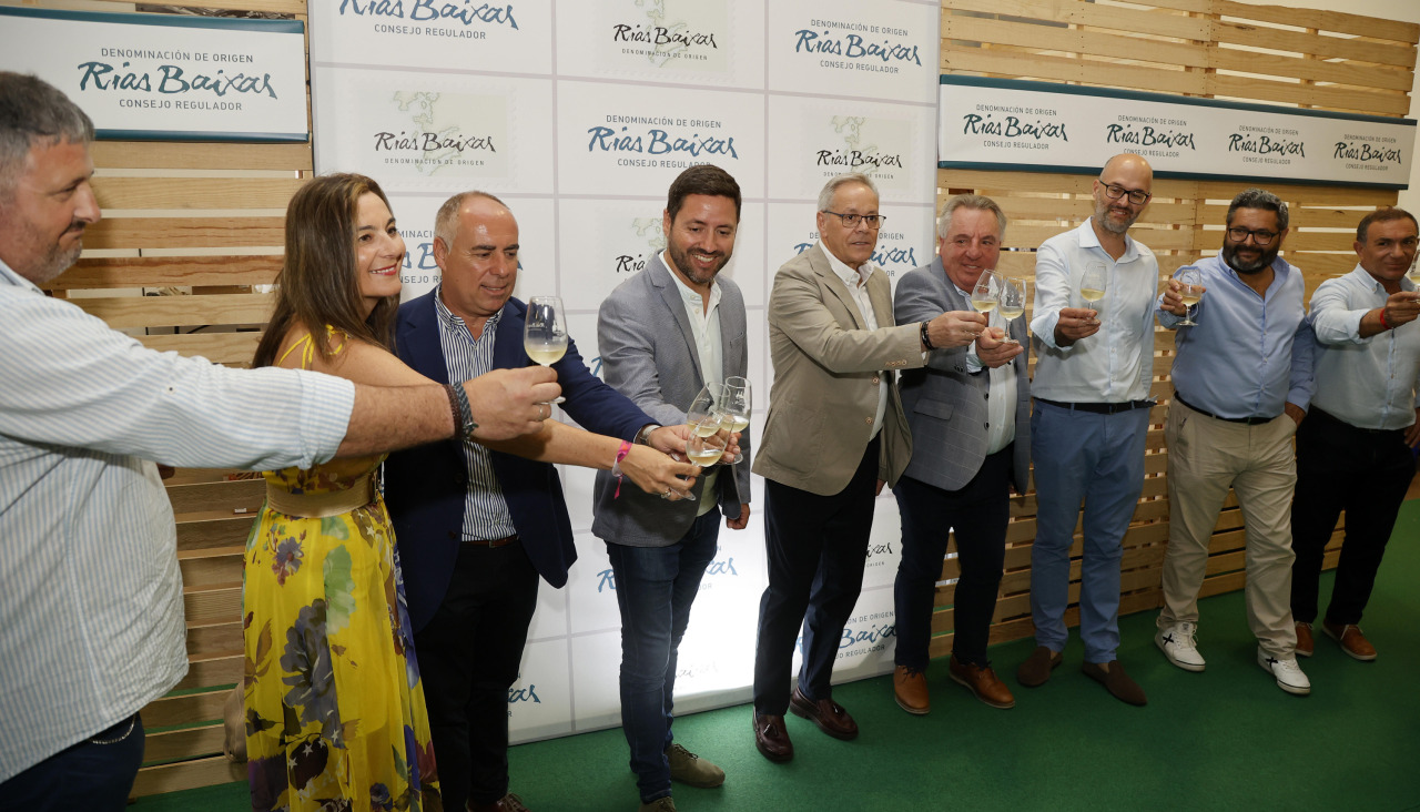 Inauguración túnel del vino festa do albariño autoridades