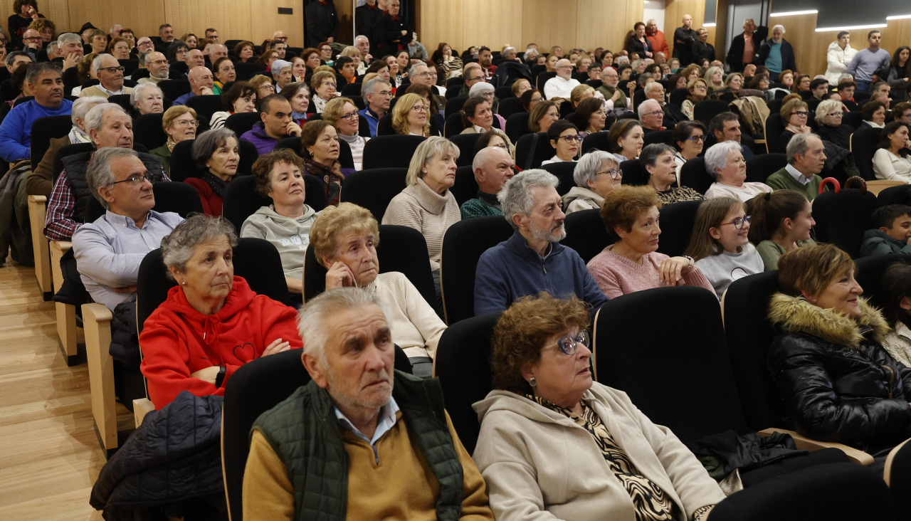 Homenaje jose luis prado alfonso en vilanova publico