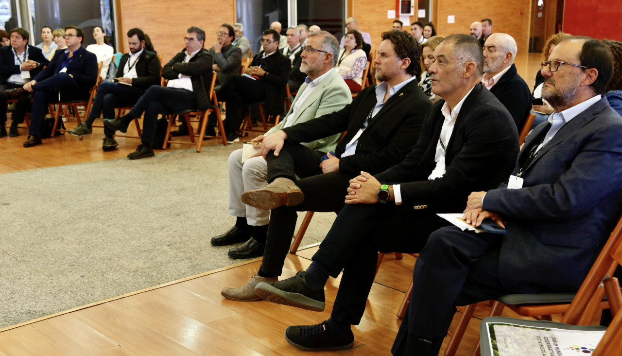 Asistentes al foro mundial de cooperativas bodegas martín códax cambados