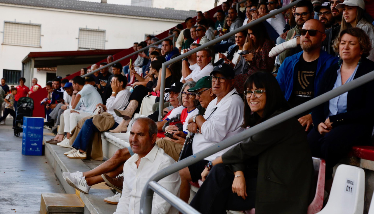 A lomba tribuna