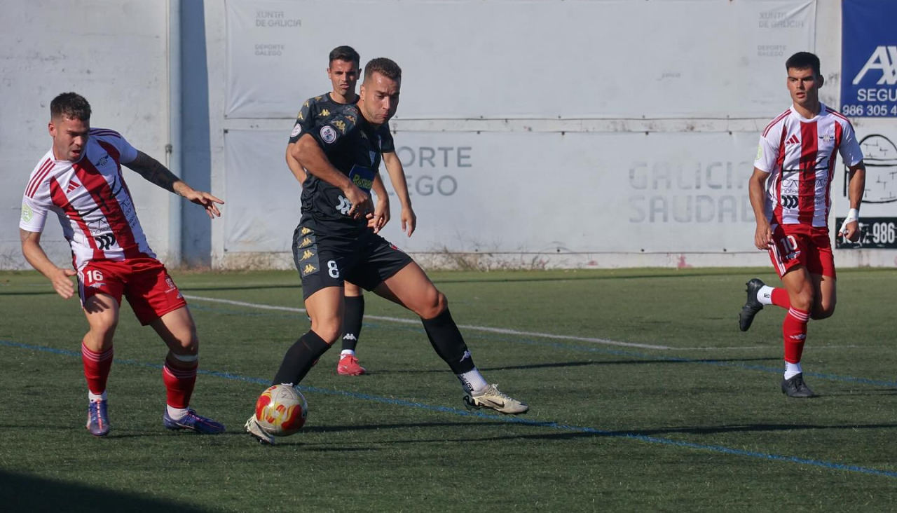 Antón Concheiro durante el encuentro en O Morrazo
