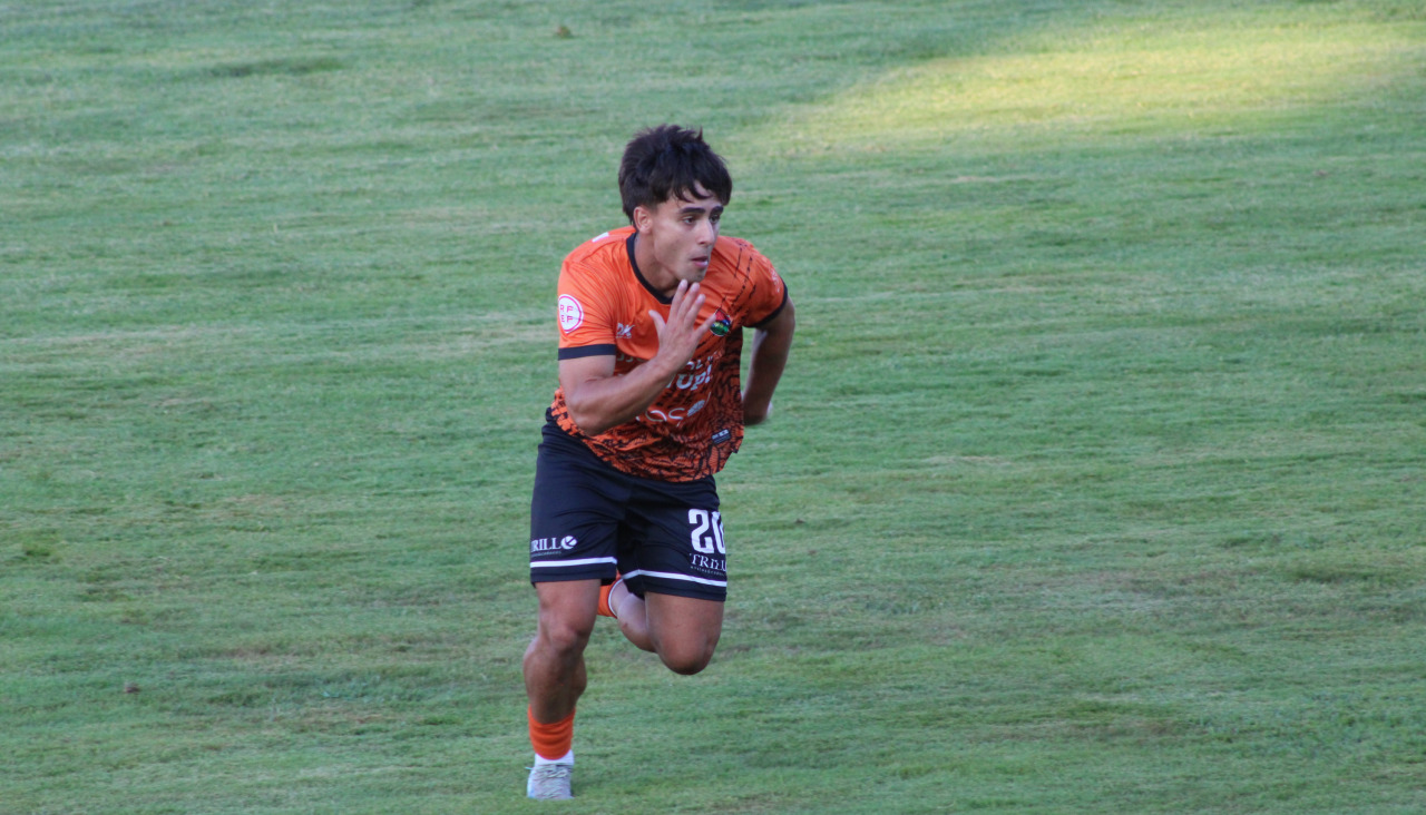 Yaguito durante un partido de pretemporada con el Boiro