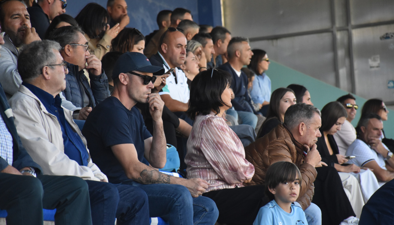 Los aficionados llenaron las gradas de Barraña