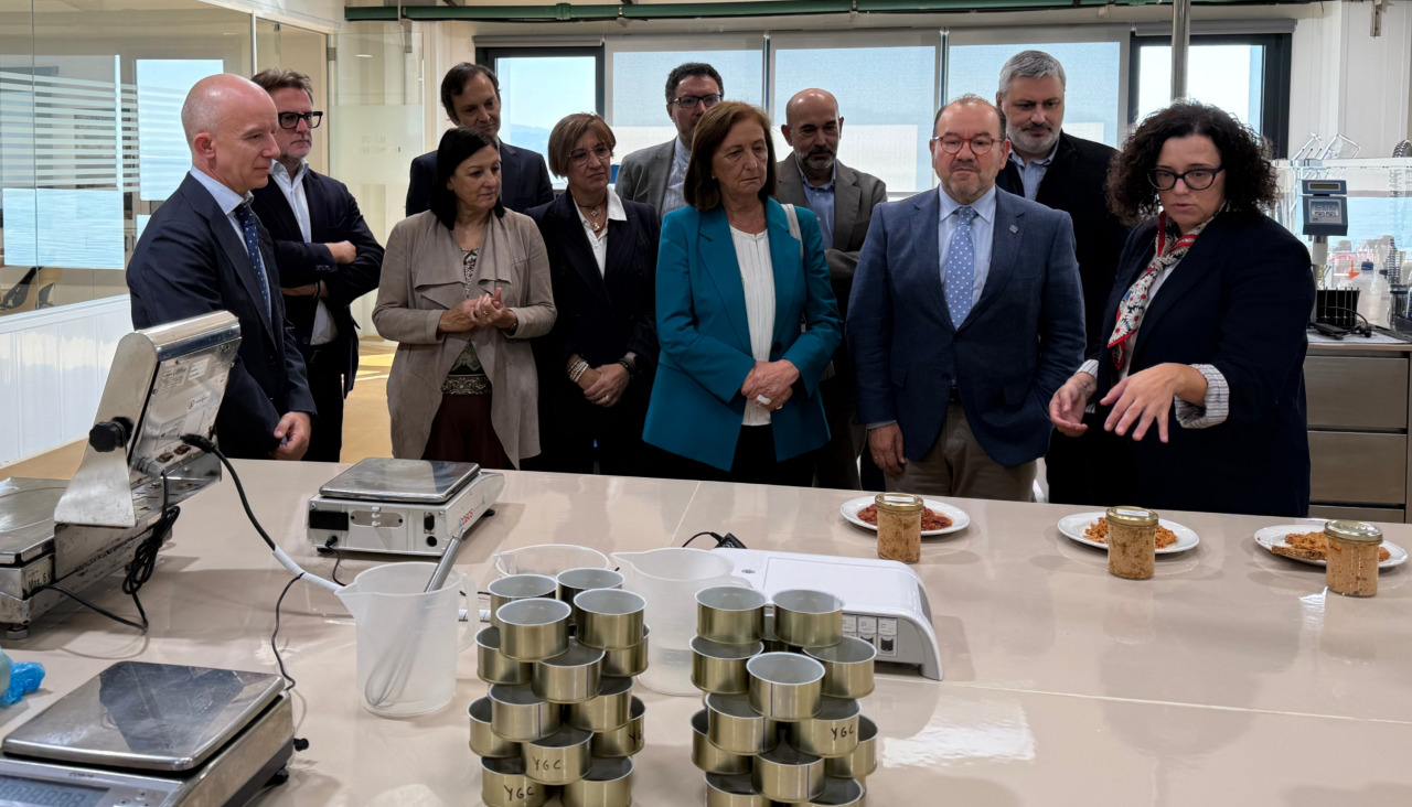 Responsables de la Fundación Empresa-Univesidad Gallega visitaron las instalaciones del centro tecnológico de la empresa Jealsa situada en O Bodión