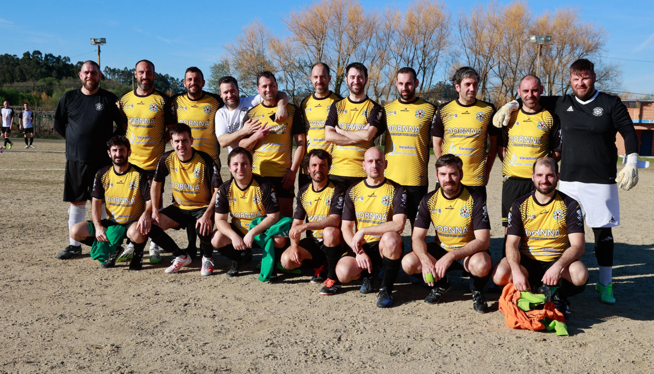 Formación de la temporada pasada del Newport Cats, que lidera el grupo 1 de Segunda de Pontevedra junto al Racing de Cambados