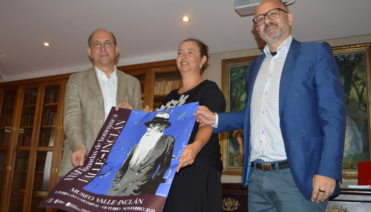 Anxo Lorenzo, Patricia Lojo y Antonio González exhiben el cartel de las jornadas de este año con una ilustración de Fidel Vidal