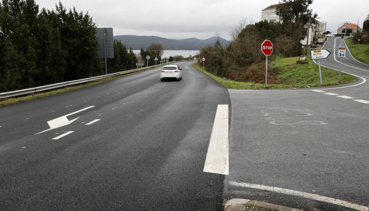 Un tramo de la PO-548 a su paso por Bamio, Vilagarcía