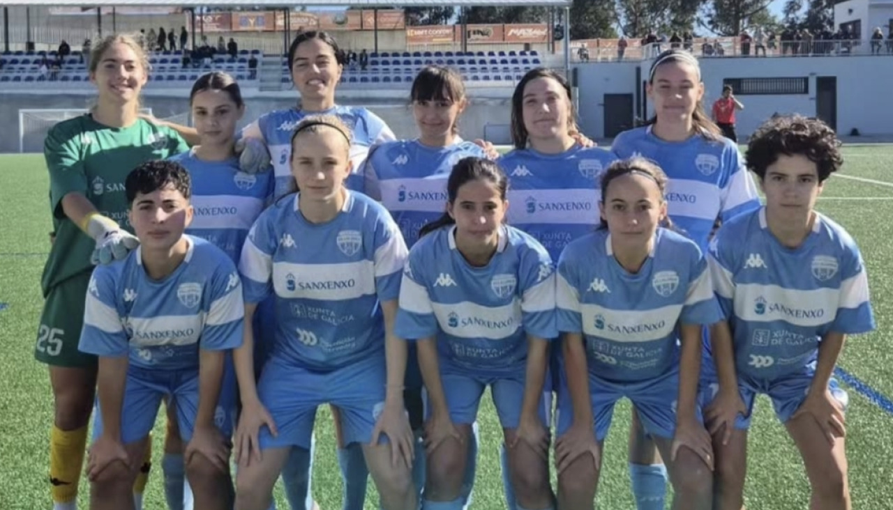 Formación del filial del Atlético Villalonga, que marcha sexto en Prinera Gallega