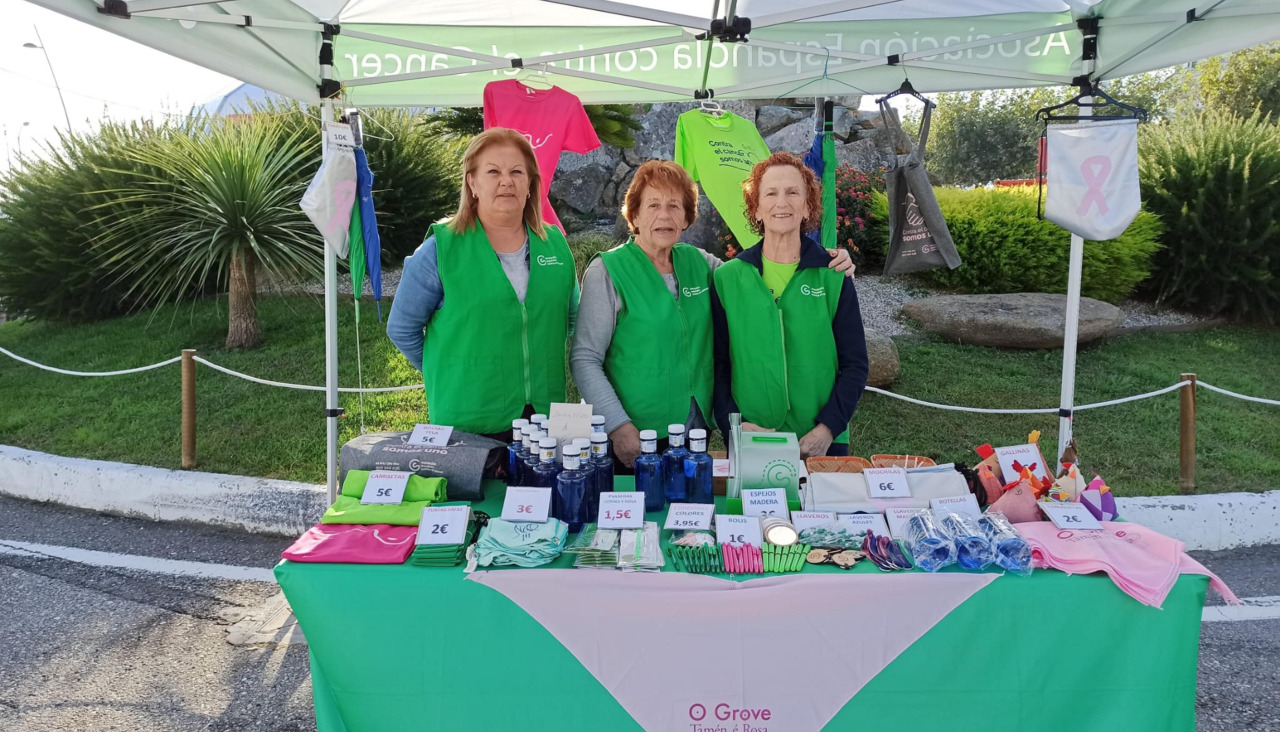 Voluntarias de la AECC de O Grove en una de sus actividades