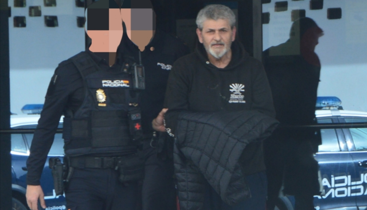 Agentes de Policía Nacional condujeron a ‘O Sero’ a los calabozos municipales tras la decisión del juez