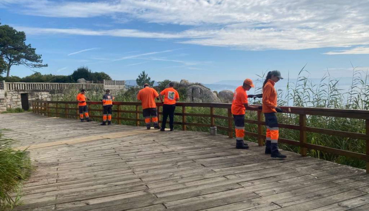 Paseo de madera realizado por los usuarios de BATA