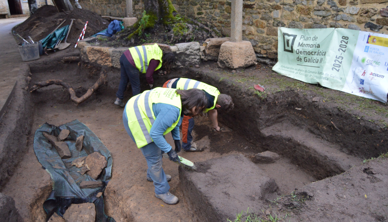 Las excavaciones realizadas en las fosas abiertas en el atrio y el cementerio de Santa María de Asados no dieron resultado