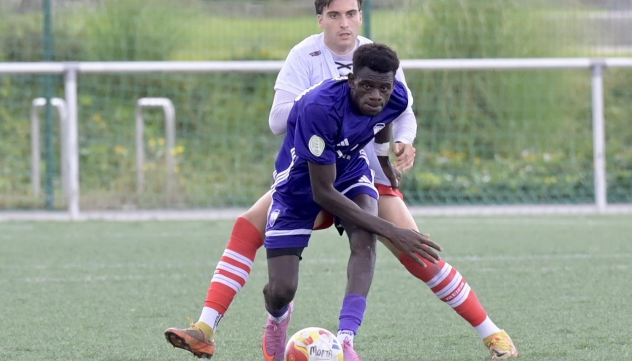 El senegalés Pape, que leva 4 goles y marcó 26 en Preferente el pasado año, no jugará con el Montañeros en A Lomba