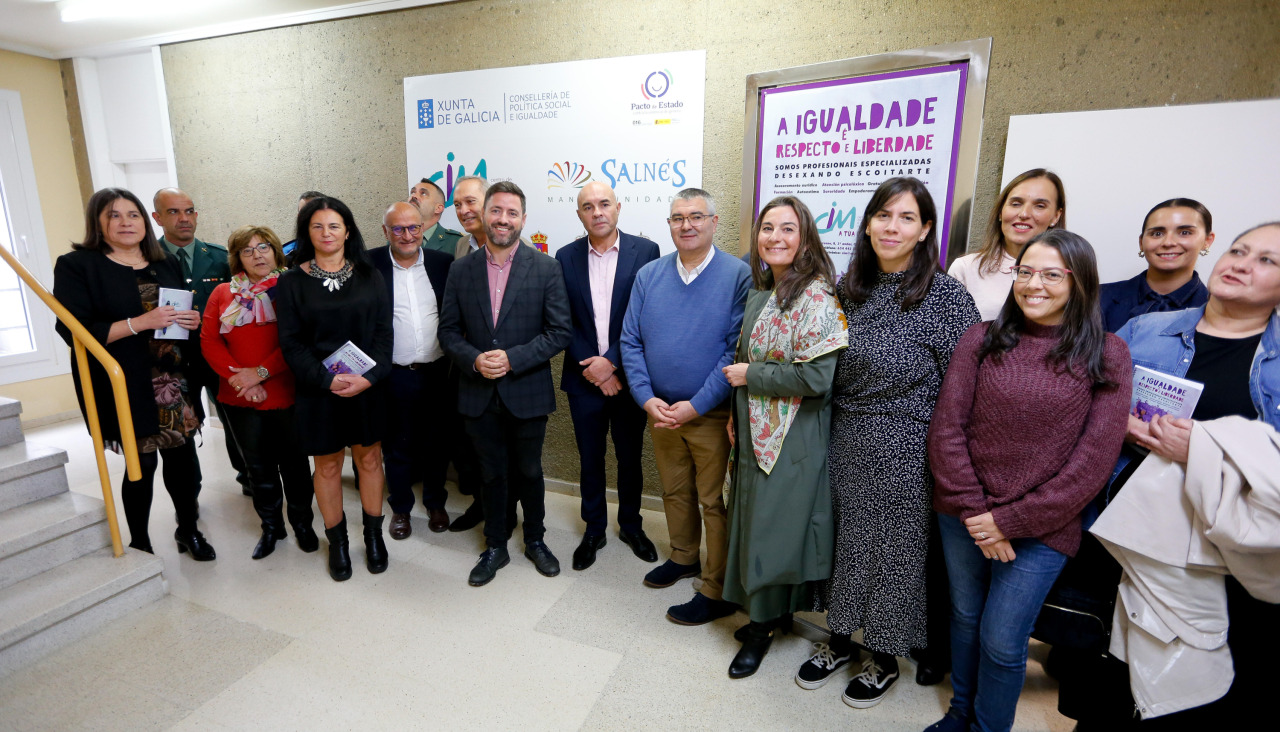 El Centro de Información á Muller de la Mancomunidade do Salnés inauguró ayer la reforma de su local en la Rúa de Ourense, en Cambados