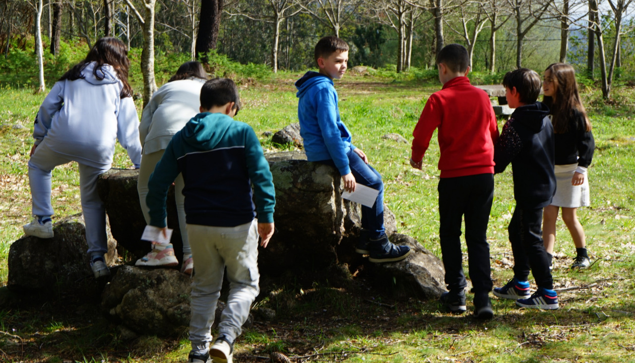 El proyecto 'Aprende del bosque' cuenta con la participación de alumnos de cuatro colegios gallegos, entre los que figura el CEIP 'Xosé María Brea Segade' de Taragoña, en Rianxo
