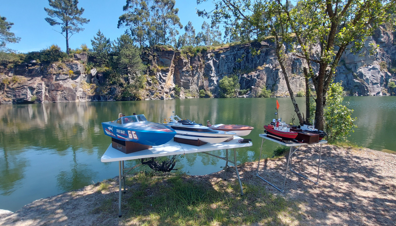 Uno de los navíos teledirigidos que flotan en Pedras Miudas