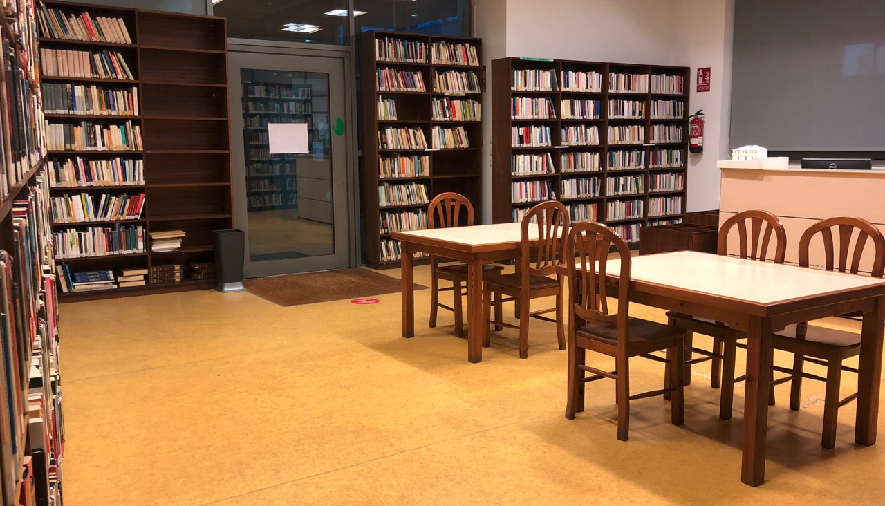 Interior de la biblioteca