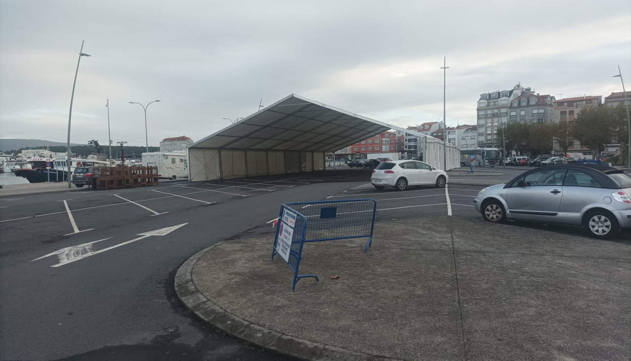 La carpa preparada para albergar los festejos