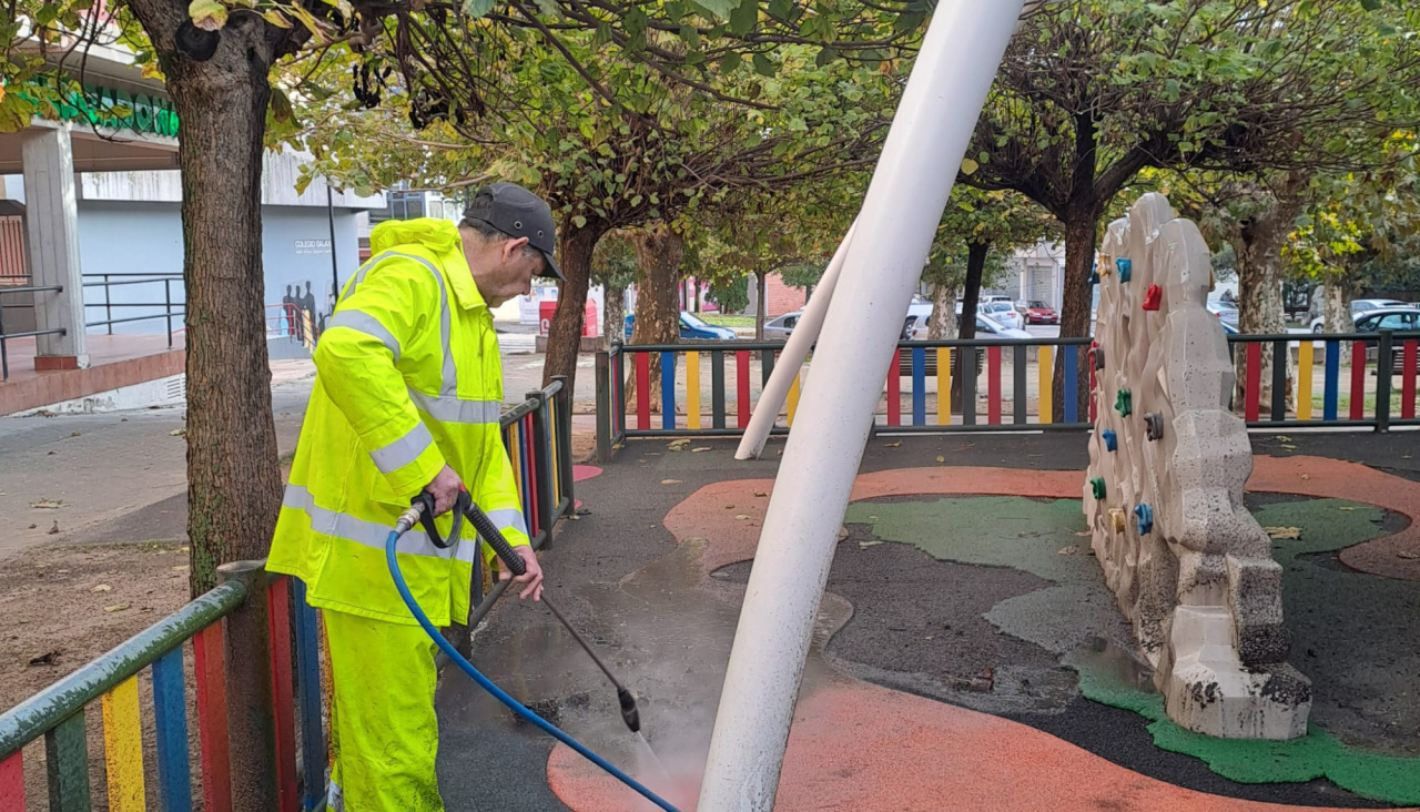 Operarios municipales en Abesadas