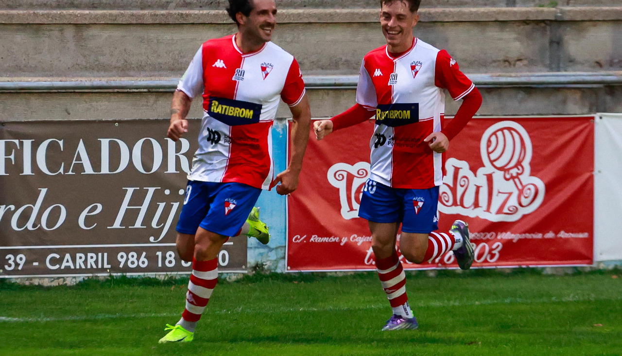 Álex Rey marcó un muy buen gol de cabeza al lanzarse en plancha al centro medido de Remeseiro