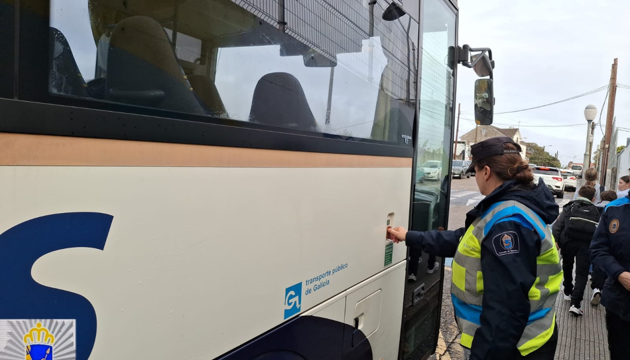 Imagen de archivo de una campaña de control de transporte escolar en Sanxenxo