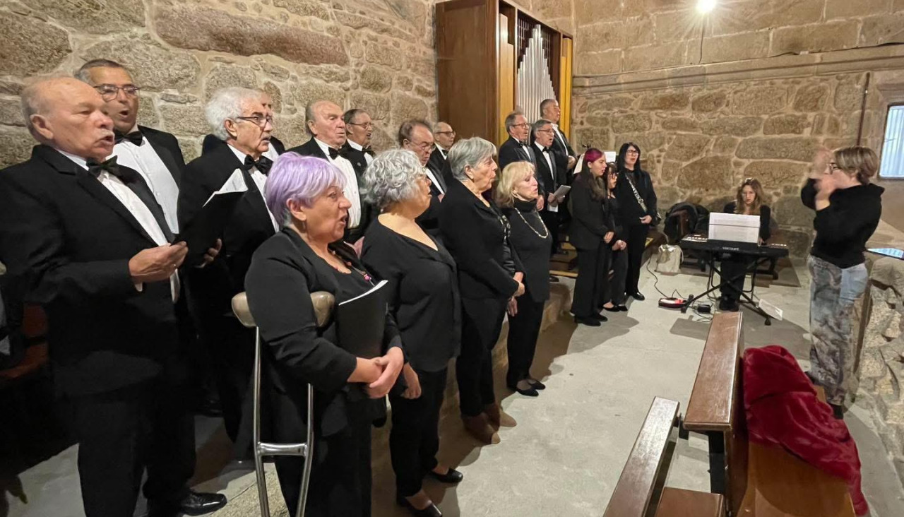 El coro de la Cofradía durante la misa cantada
