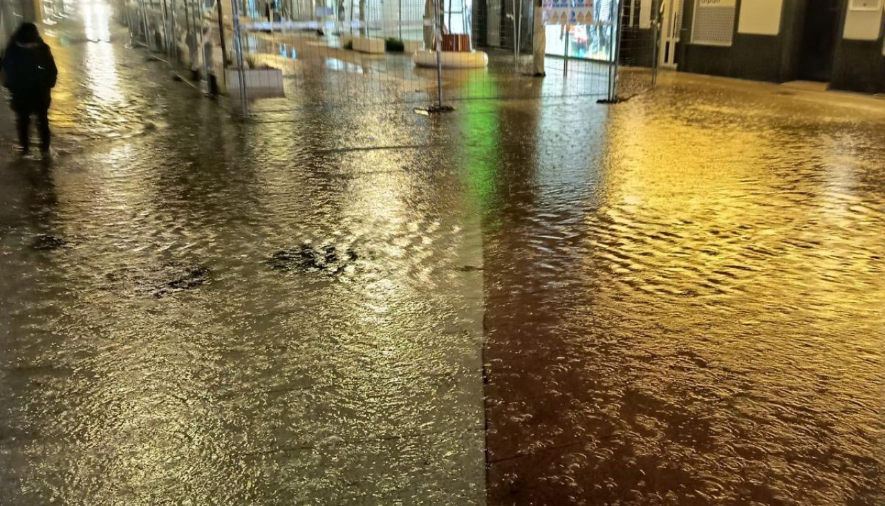 La calle Clara Campoamor era un auténtico mar