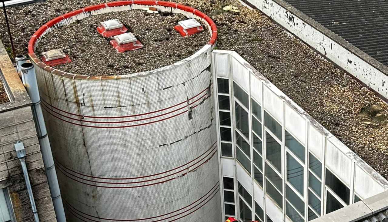 Los efectivos accedieron al tejado para poder proceder a la retirada