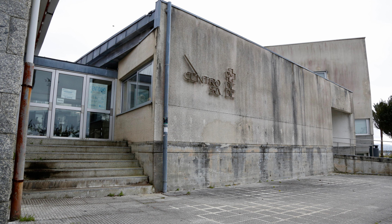 Fachada del centro de salud de Baltar