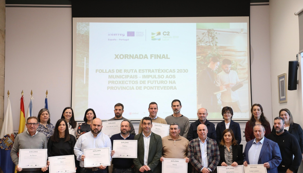 Entrega de diplomas a los concellos participantes