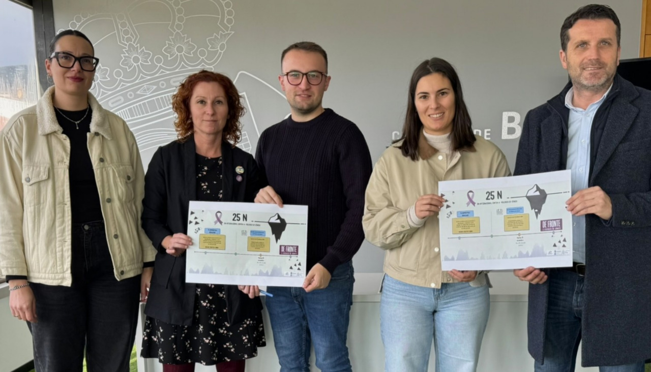El alcalde, José Ramón Romero, y el concejal de Política Social, Raúl Treus, junto con personal del CIM, presentaron las actividades programadas