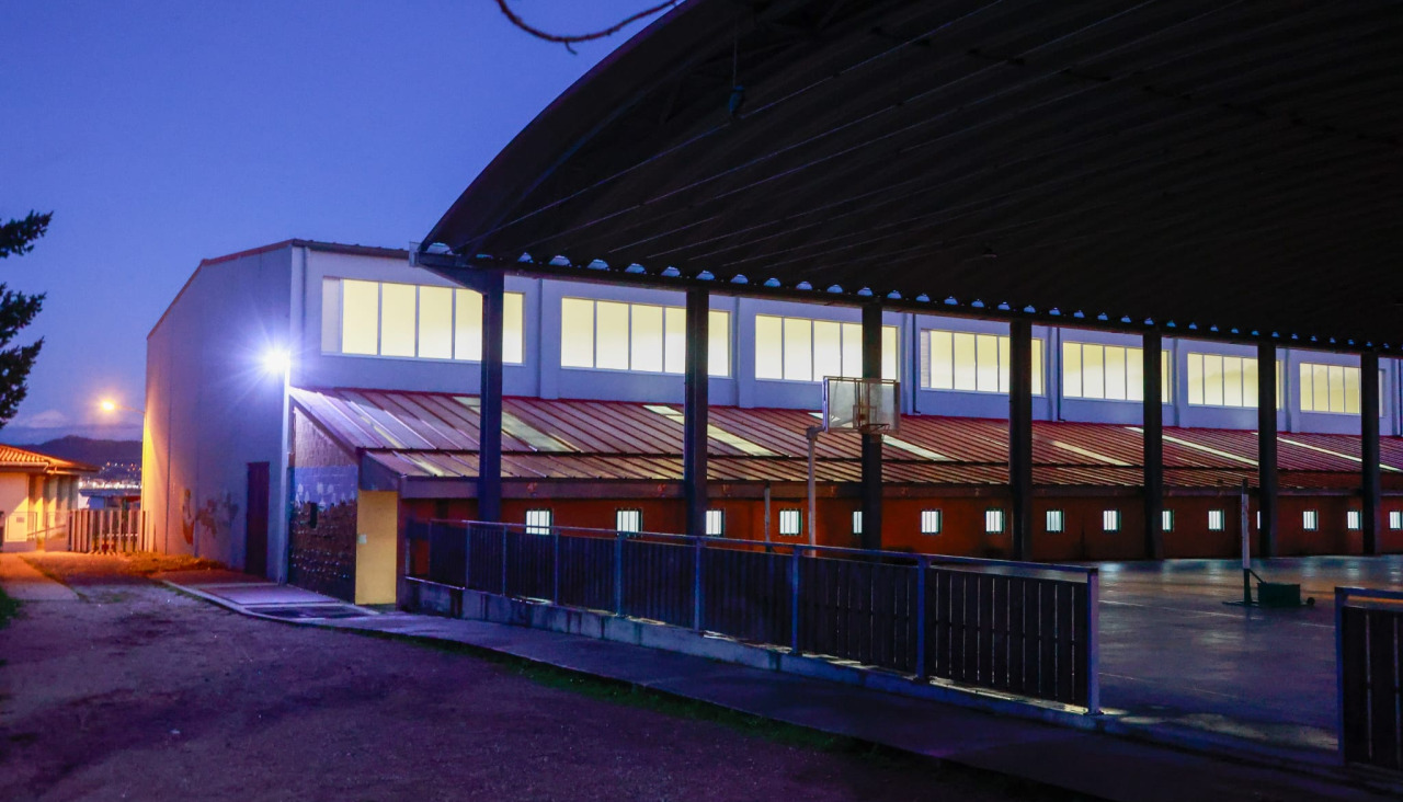 La idea es colocar los paneles solares en el tejado del pabellón del CEIP