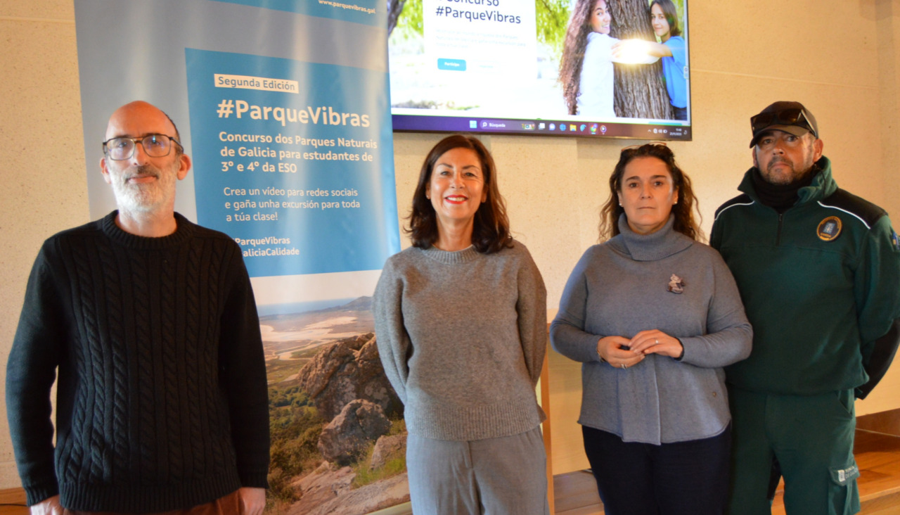 La directora xeral de Patrimonio Natural. Marisol Díaz, presentó en el centro de recepción de visitantes del parque natural de Corrubedo la segunda edición del concurso 'Parque Vibras'