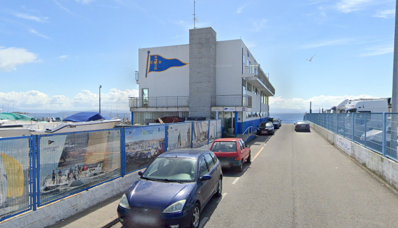 Exterior del club náutico ribeirense