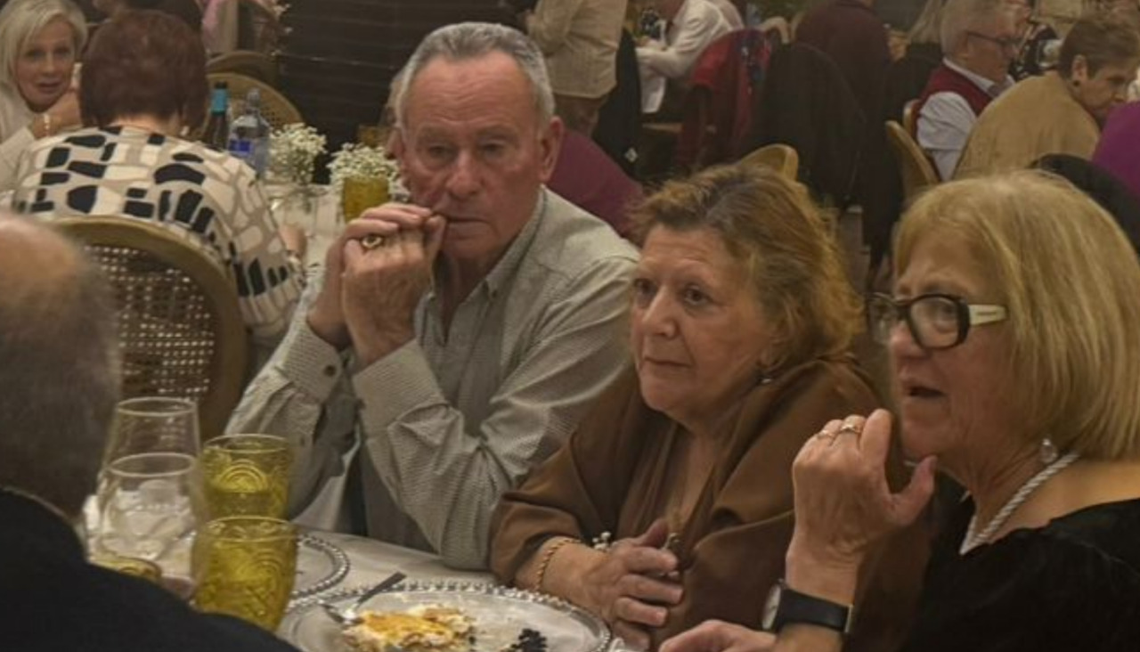 El menú que pudieron degustar los comensales estuvo compuesto por entrantes, vieiras, camarones. rodaballo, ternera y tarta milhojas