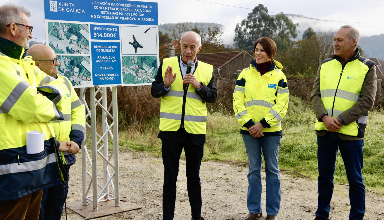 La conselleira de Planificación de Infraestruturas, María Martínez Allegue, visitó la zona junto al alcalde