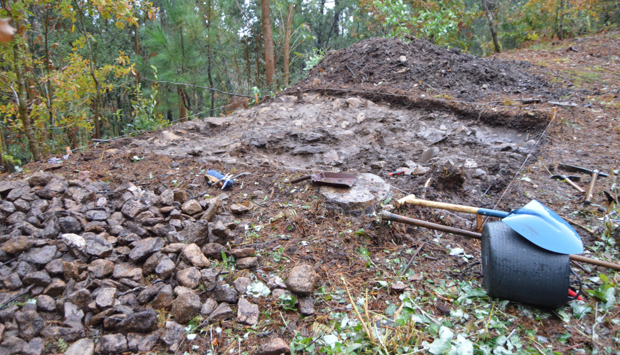 La primera fase de las excavaciones en el Castro da Croa de Posmarcos se desarrollarán durante diez días hábiles en unos 60 metros cuadrados