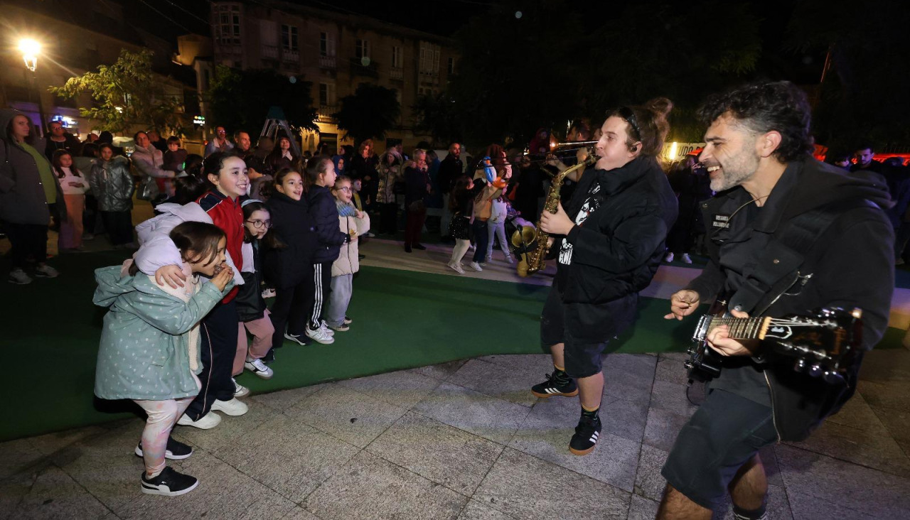 Música por las calles de Caldas en el encendido de la Navidad