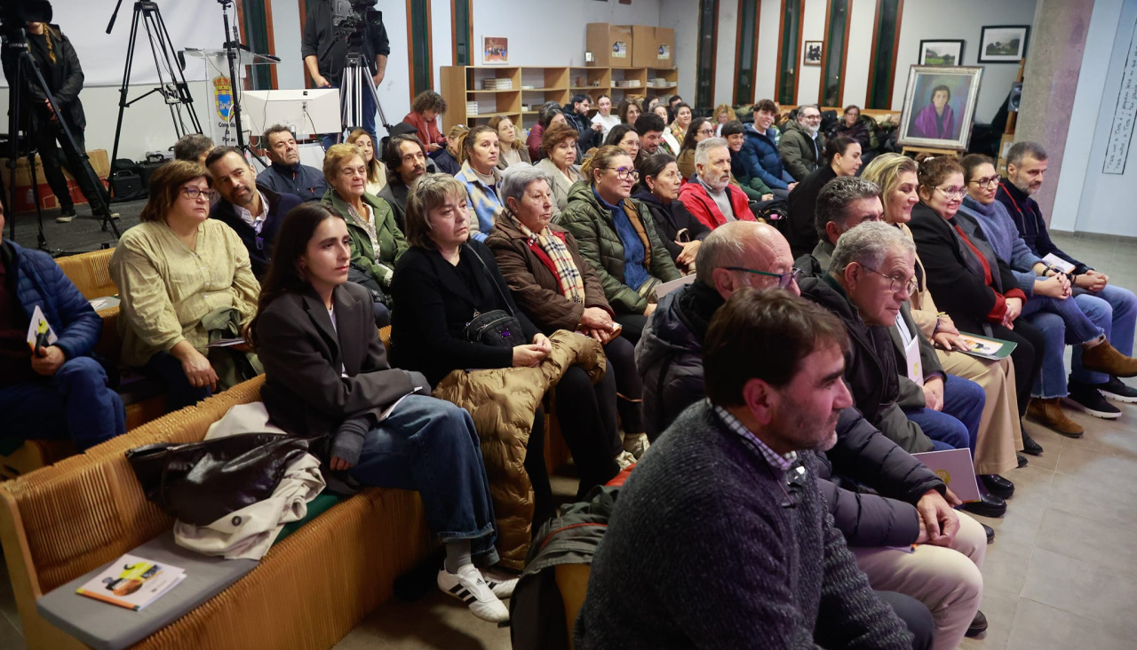 Éxito de asistencia en el faladoiro de Concepción Pérez Iglesias