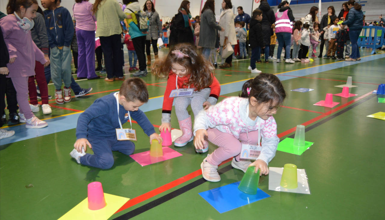 El ‘Festiritititi se desarrolló ayer en el pabellón de Barraña, donde no faltaron la música, juegos, alegría y actividades inclusivas, además de emociones y diversión