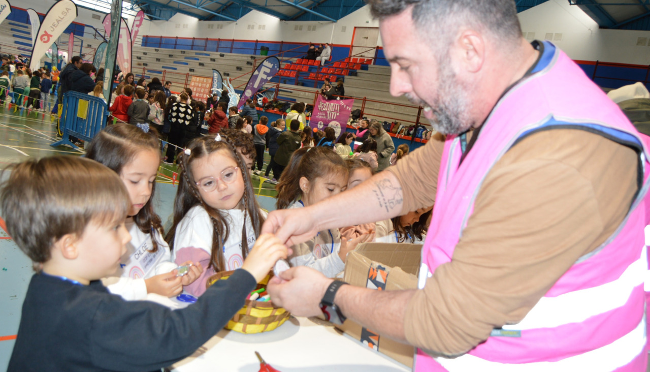 El ‘Festiritititi se desarrolló ayer en el pabellón de Barraña, donde no faltaron la música, juegos, alegría y actividades inclusivas, además de emociones y diversión