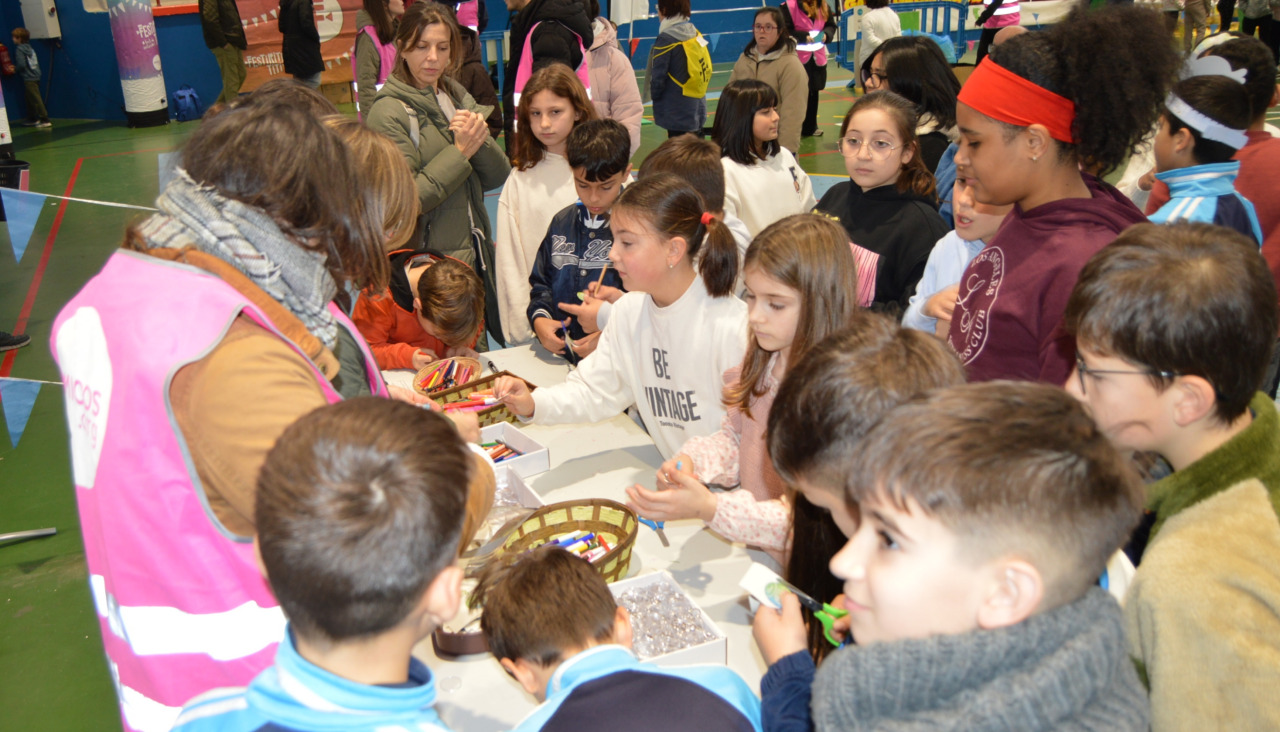 El ‘Festiritititi se desarrolló ayer en el pabellón de Barraña, donde no faltaron la música, juegos, alegría y actividades inclusivas, además de emociones y diversión