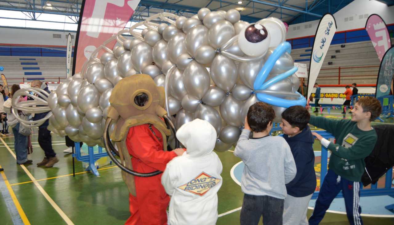 El ‘Festiritititi se desarrolló ayer en el pabellón de Barraña, donde no faltaron la música, juegos, alegría y actividades inclusivas, además de emociones y diversión