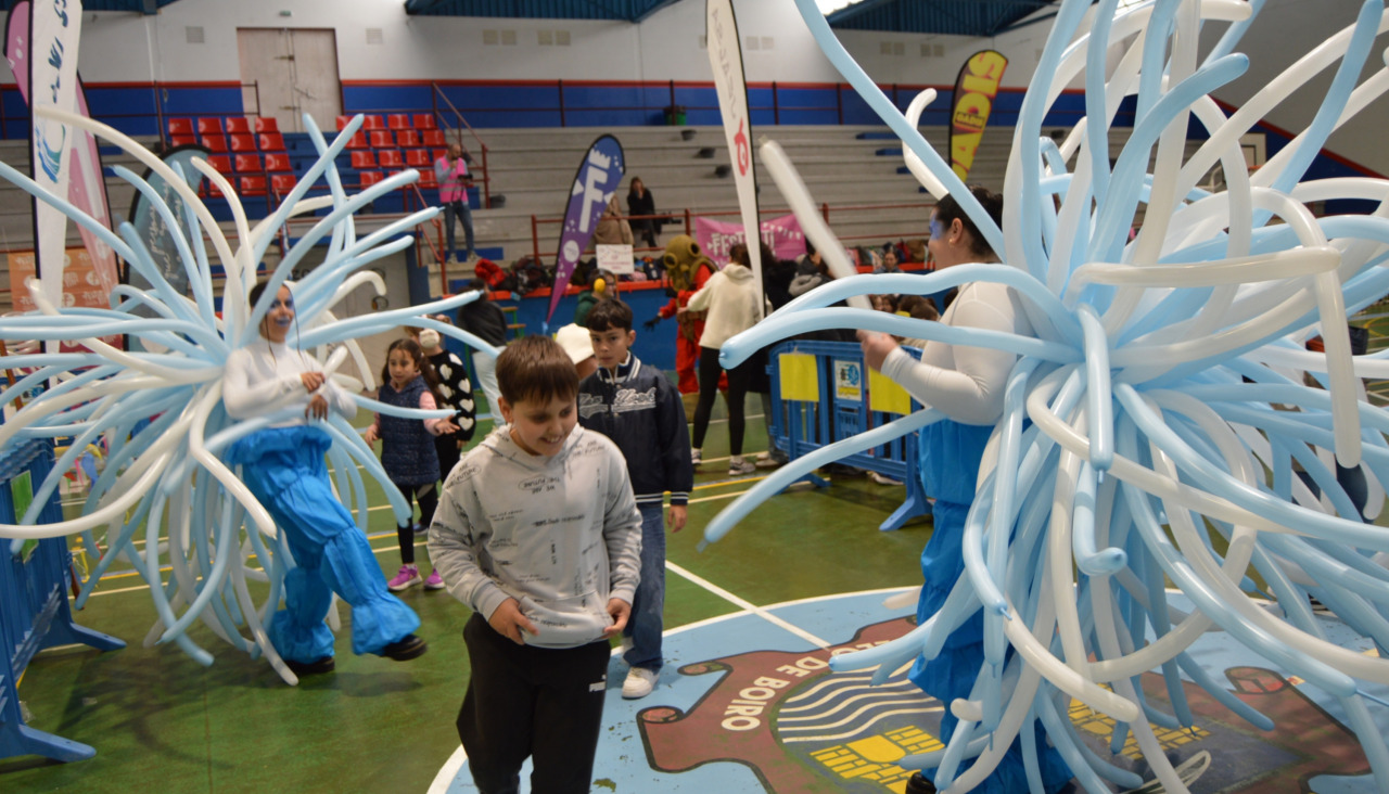 El ‘Festiritititi se desarrolló ayer en el pabellón de Barraña, donde no faltaron la música, juegos, alegría y actividades inclusivas, además de emociones y diversión
