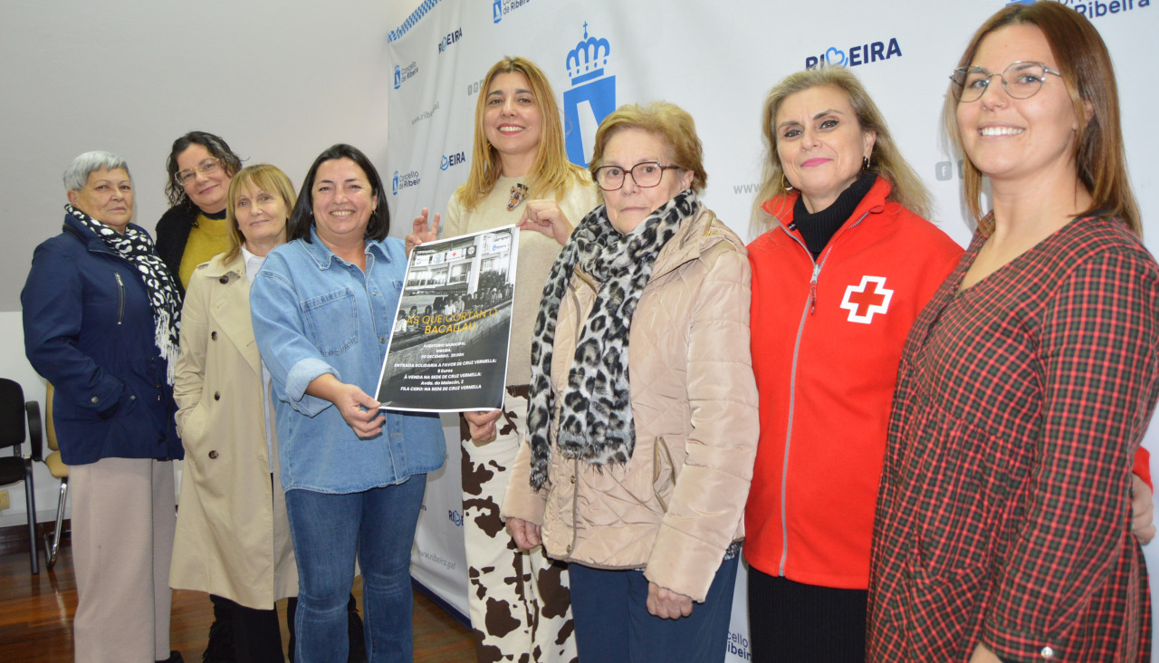 Ángeles Cores y su hija y sucesora en la presidencia de Cruz Roja Ribeira participaron en la presentación de un festival solidario junto a María Rey, Alicia González, Esperanza Codesido, Manola Valiño y Moncha y Teresa Sampedro